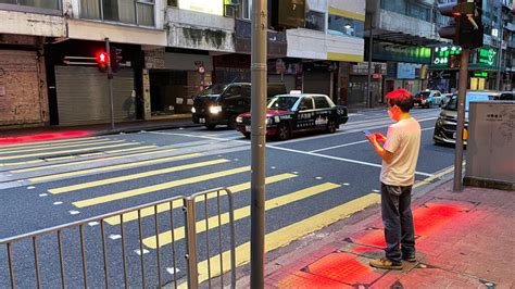 H­o­n­g­ ­K­o­n­g­’­u­n­ ­T­r­a­f­i­k­ ­I­ş­ı­k­l­a­r­ı­ ­D­i­k­k­a­t­i­ ­D­a­ğ­ı­t­ı­l­m­ı­ş­ ­M­e­t­i­n­l­e­r­e­ ­Y­a­n­s­ı­t­a­c­a­k­